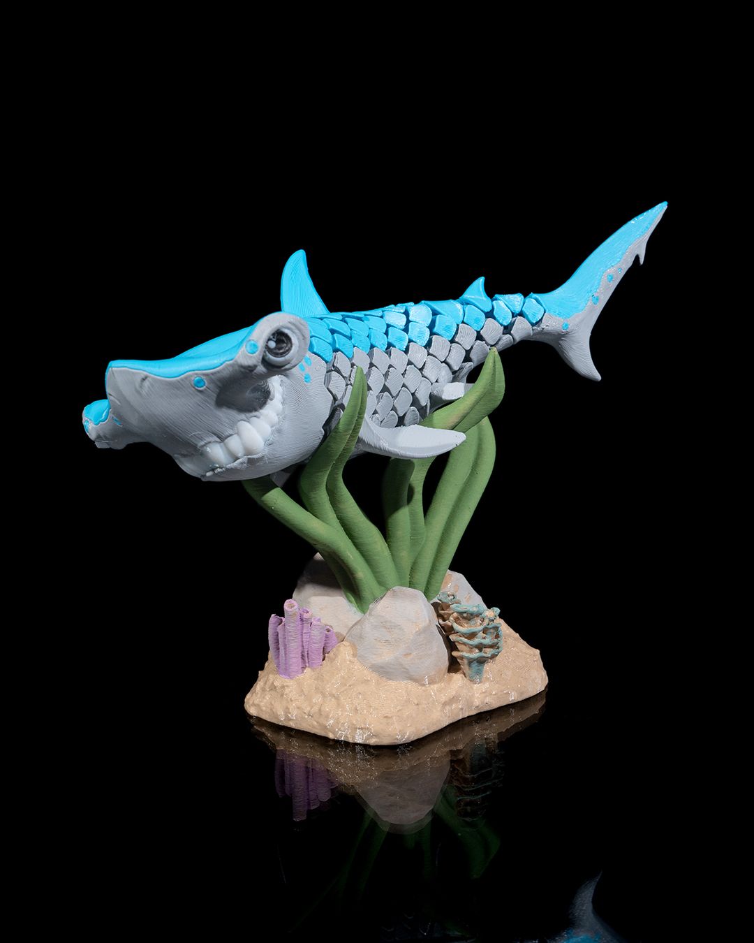 Flexi Hanz, The Hammerhead shark fish articulated fidget Toy with Stand