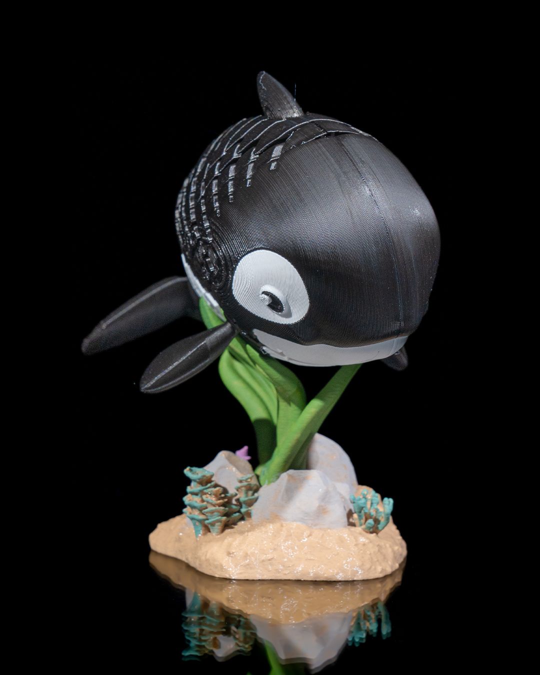 Flexi Oscar, The Orca whale fidget toy with stand