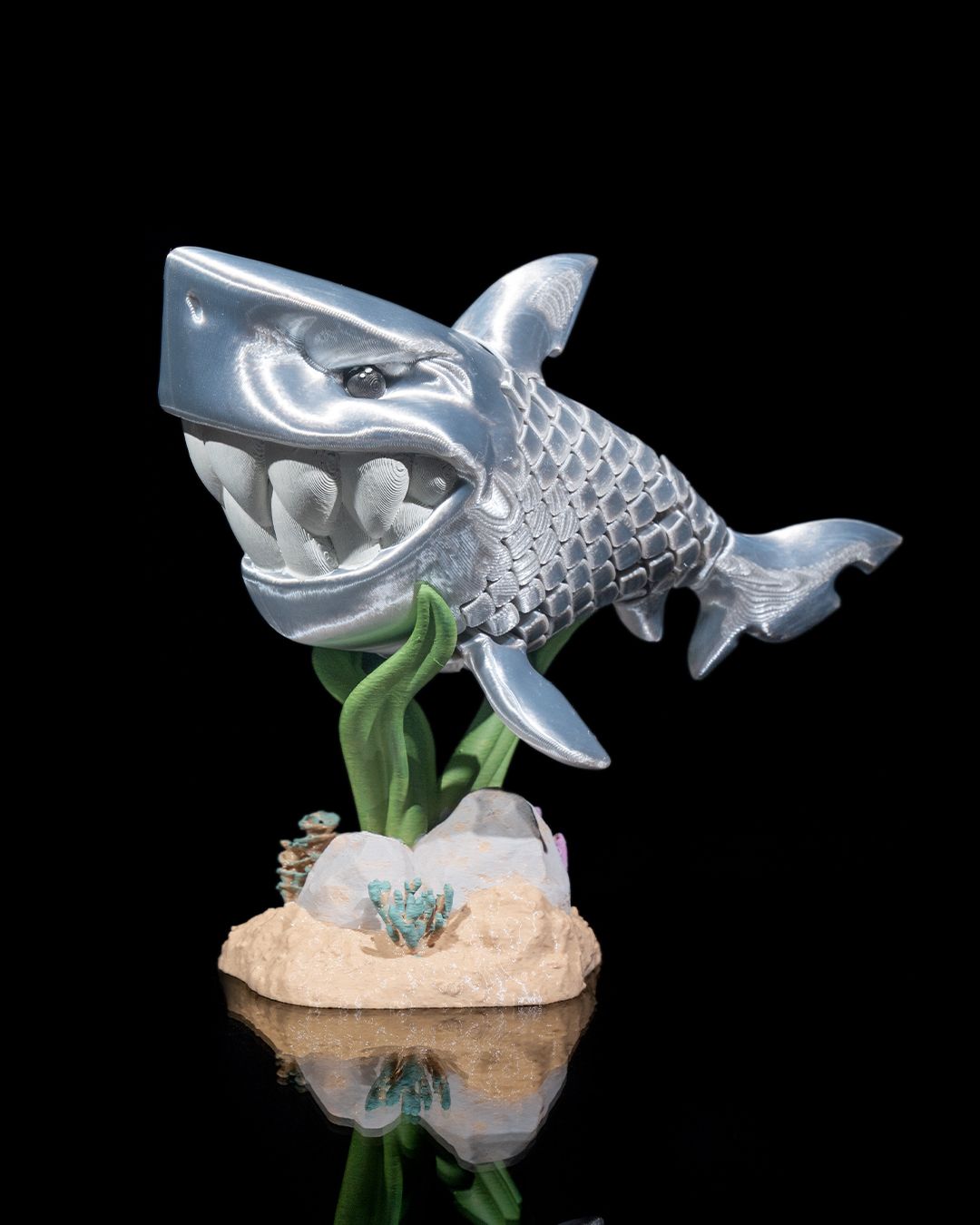 Flexi Travis, The great white shark fidget toy with stand